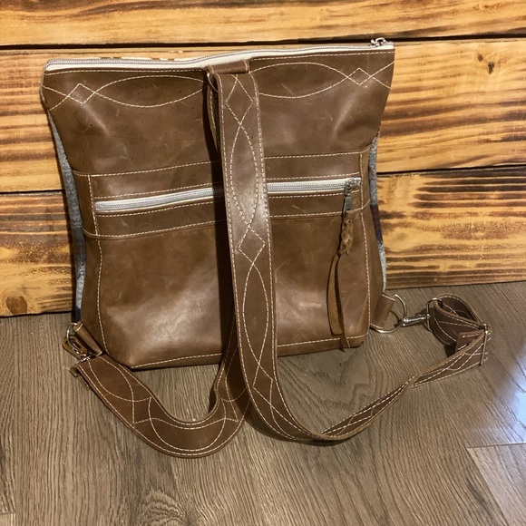 Custom leather backpack - Picture 2 of 2